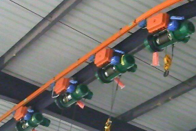 鋼絲繩電動葫蘆和工字鋼軌道之間的關系